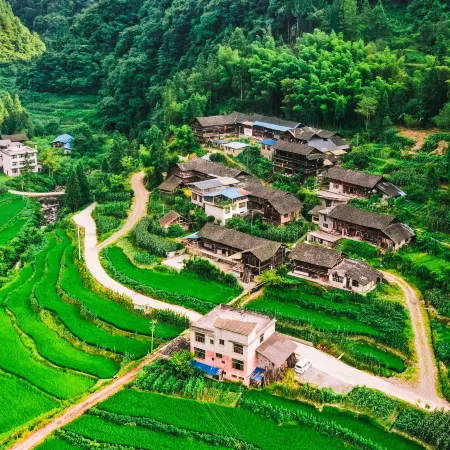 Tujia Diaojiaolou Ancient Village Homestay (Lichuan)