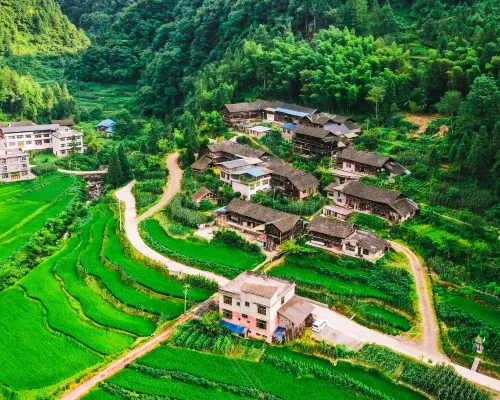 Tujia Diaojiaolou Ancient Village Homestay (Lichuan) 리촨 호텔