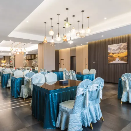 Lanou International Hotel, Artux People's Square