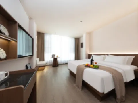 伴山墨語ホテル(四姑娘山双橋溝景区) 小金のホテル