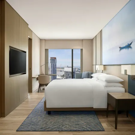 Courtyard by Marriott Danang Han River Отели рядом с достопримечательностью «Качающийся мост через реку Хан»
