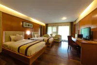 The Langit Duyong Marina Resort Отели в г. 