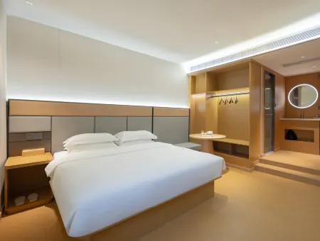 Free Hotel (Shanghai Bailian Central Shopping Plaza ) Отели рядом с достопримечательностью «Zhenru Ancient Town»