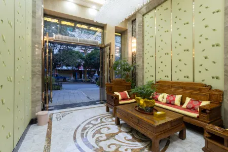 Zhenxiong Ruicheng Hotel Отели рядом с достопримечательностью «Chishuiyuan Square»