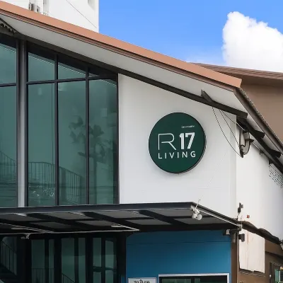 R 17 Living Hotel Hotels near MRT-Sutthisan