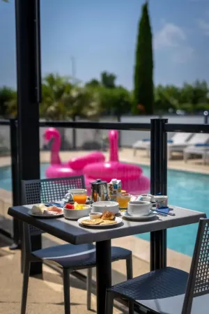 Hotel Caiman Отели в г. Сен-Мартен-д'Ардеш