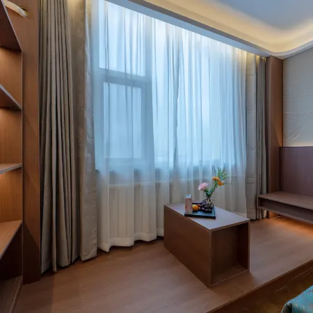 Yinglun Shihao Hotel (Jianshe North Road) Отели рядом с достопримечательностью «Бассейн Черный Дракон»