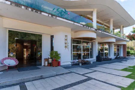 Pingwu Laohe Story Art Mountain Lodge