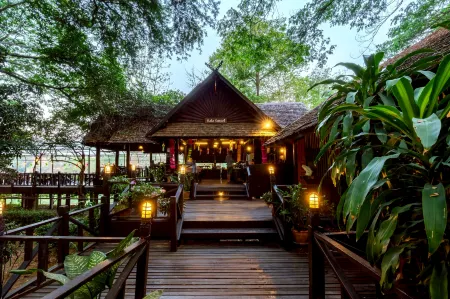 Lampang River Lodge Отели рядом с достопримечательностью «Wat Lampang Klang Tawan Tok»