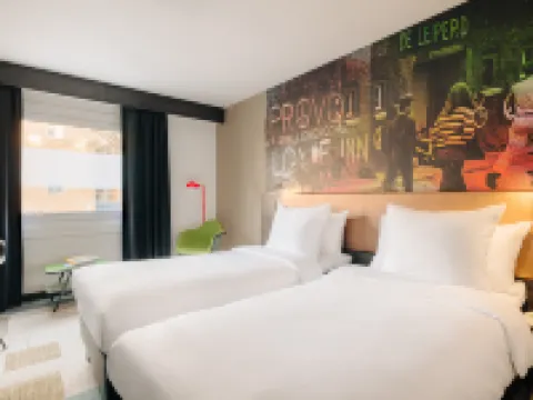 Leonardo Hotel Rotterdam Savoy Hotels near Kijk-Kubus Museum-house