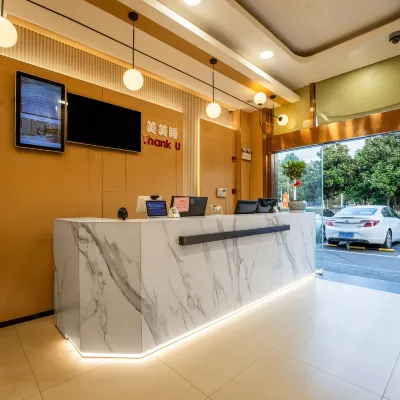 Crystal Orange Hotel (Jiangning University Town Jiaoyuan Metro Station Branch) Hotels near Nanjing Vocational Institute of Transport Technology