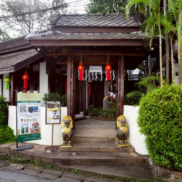 Rompo Boutique Hotels near Waroros Market