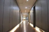 China Garden Hotel - parking