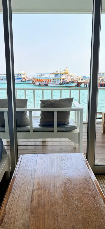 ห้องน้ำเงินเตียงควีนไซส์