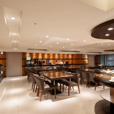 Elence Hotel Отели рядом с достопримечательностью «Торговый центр Taroko»