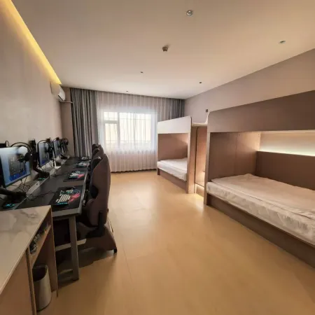 Wangshan E-Sports Hotel (Tourism Service Center of West Changbai Mountain)
