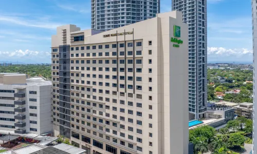 Holiday Inn & Suites MAKATI by IHG