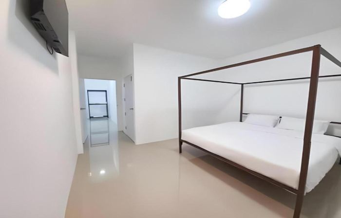 Wicket White Villa