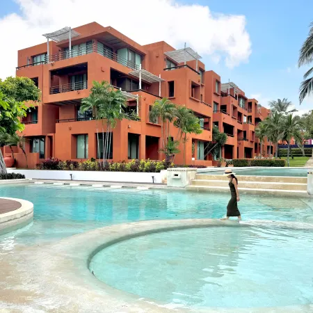 Las Tortugas Beach Front Condo - family Suite Room Отели рядом с достопримечательностью «Пляж Сай Ной»