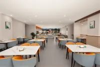 REZEN LONGUU Hotel (Foshan Sanshan Newcity North Subway Station Store)