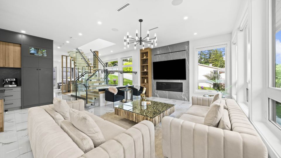 LUXURY RESIDENCE