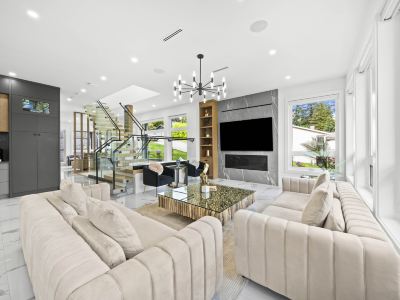 LUXURY RESIDENCE