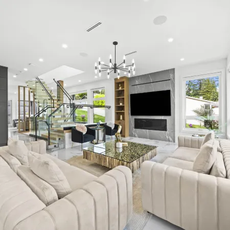 LUXURY RESIDENCE