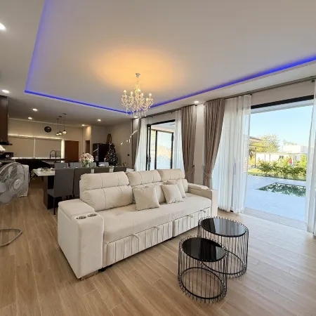 Chaloomont Villa