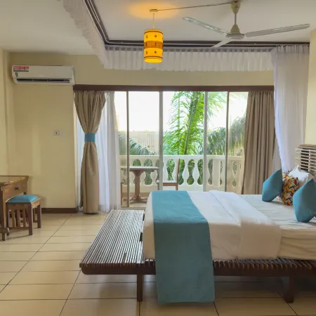 CityBlue Creekside Hotel & Suites