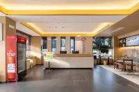 QIANNA HOTEL GLORIOUS (Xinyang Railway Station Shihe District)