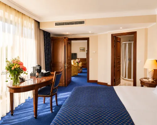Crystal Palace Boutique Hotel Hotels near Eagle Bridge