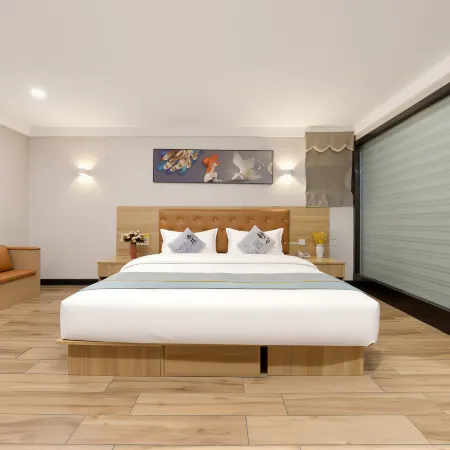 Ningling Spring and Autumn She Theme Hotel