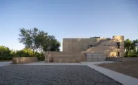 Dunhuang Spring Mud Art Museum Resort Hotel - Bjergudsigt