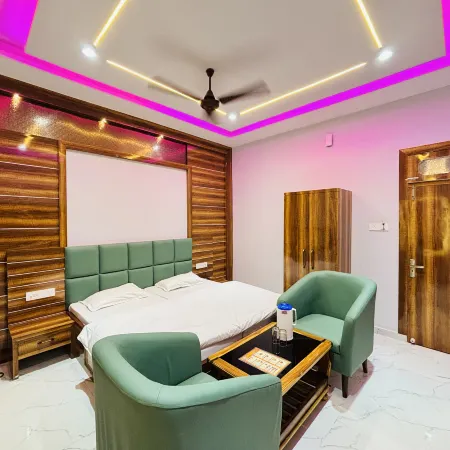 Shri Ram Hotel - Shri Ram Janambhoomi & Shri Hanuman Garhi Temple-100 Mtrs.
