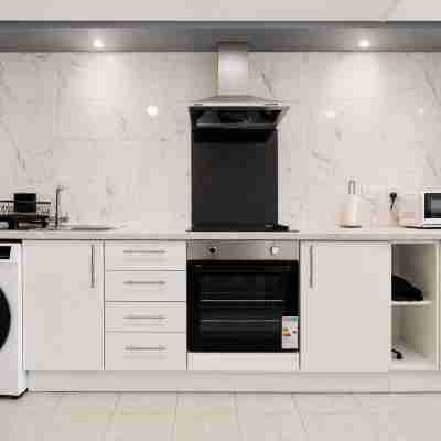 Free Parking Spacious 2BR Sleeps 5 - Families & Contractors Others