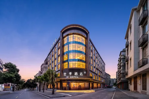 All Season Hotel (Xingyi Jushan Square Biyun Road Branch) - 4 Yıldız
