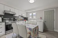 Private Room Downtown Toronto Queen Street Oasis - 2-Star