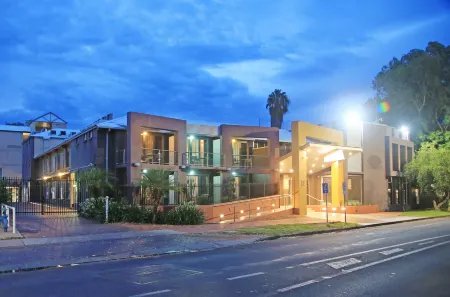 Stay at Alice Springs Hotel Отели в г. Брейтлинг