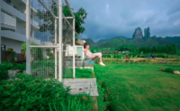 MOUNTAIN FIELD  FLOWER HOUS