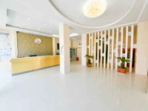 โรงแรมโฮมอินน์ เพบเบิล (สถานีรถบัสฉีเซีย) โรงแรมในฉีเซีย