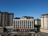 Yipin Minghui Hotel (Dehui West Railway Station)