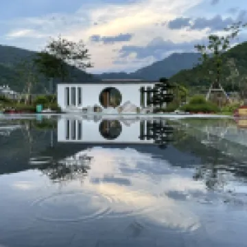 Half-day leisure. Couryard swimming pool resort