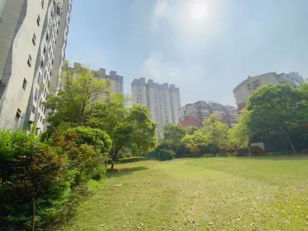 Wanda Realm Huangshi Отели рядом с достопримечательностью «Hubei Normal University»