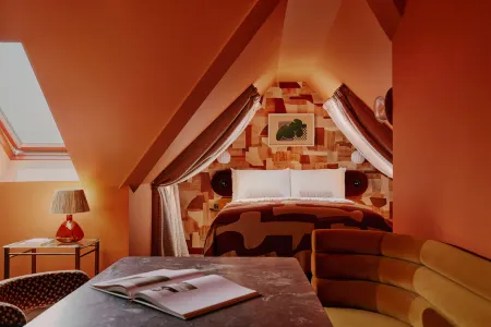 Ember Locke Kensington Отели рядом с достопримечательностью «Oxygen Acton»