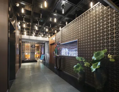 Pushe Smart Hotel (Changge Municipal Government Convention and Exhibition Center)