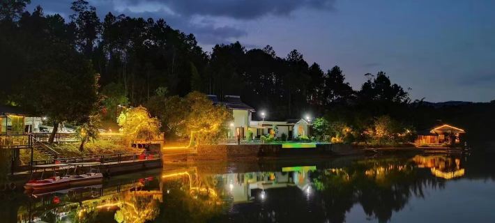 Automobile Inn Fishing base Hotels in Longmen