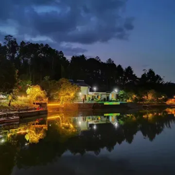 Automobile Inn Fishing base