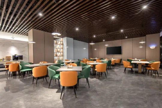 Manchester International Hotel (Hangzhou Qiushan Street Subway Station) Отели рядом с достопримечательностью «Zhongdu Square»