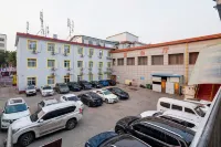 IU Hotel  Lvliang Xiaoyi Wanda Plaza Municipal Government - Pysäköinti