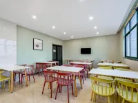Kaiyue Hotel (Changzhou Xueyan Play Valley) Hotels near CC Joyland
